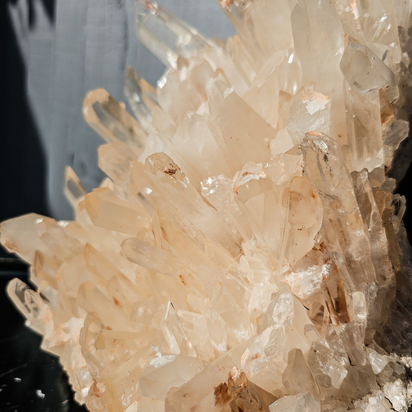 Large Quartz Cluster