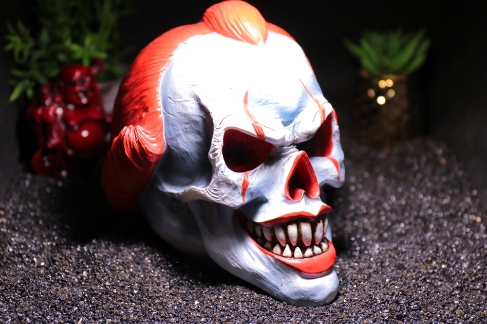 Joking Skull "Play Time"