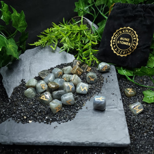 Labradorite Runes Divination – Rocks & Rubies