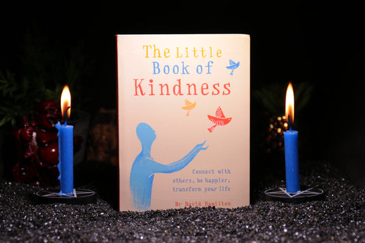 The Little Book of Kindness: Connect with others, be happier, transform your life