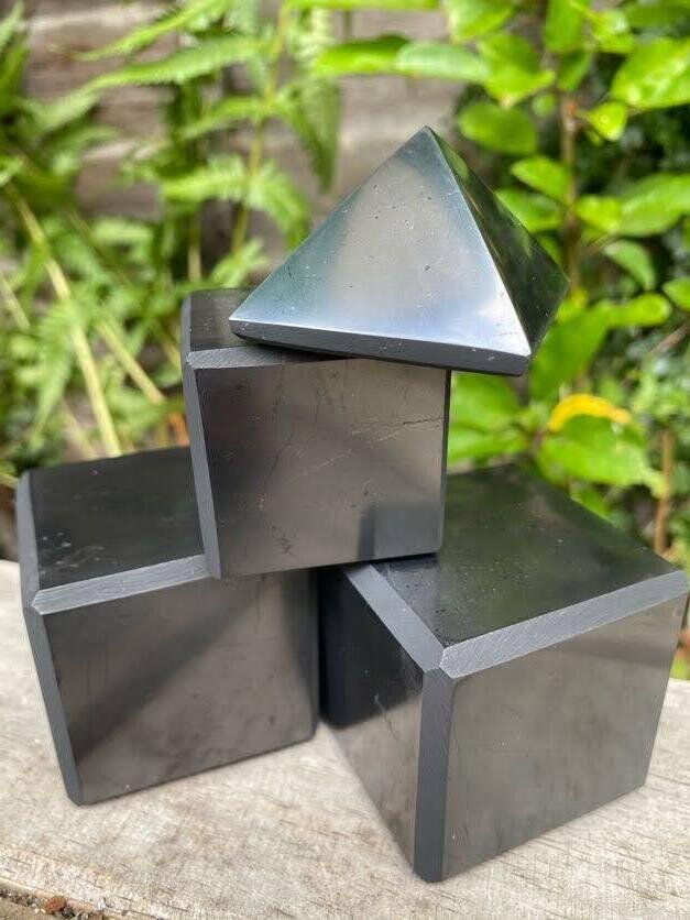 Shungite cubes